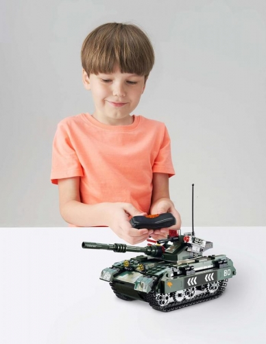 Машина -конструктор на дистанційному керуванні "Бойовий танк"