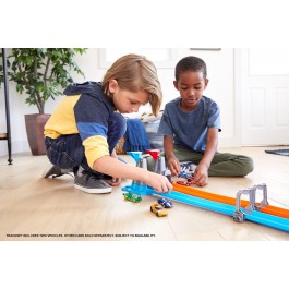 Портативний трек «Подвійна петля» Hot Wheels